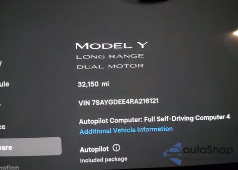 2024 Tesla Model Y Long Range Dual Motor All-Wheel Drive z USA, uszkodzony, nr VIN 7SAYGDEE4RA216121